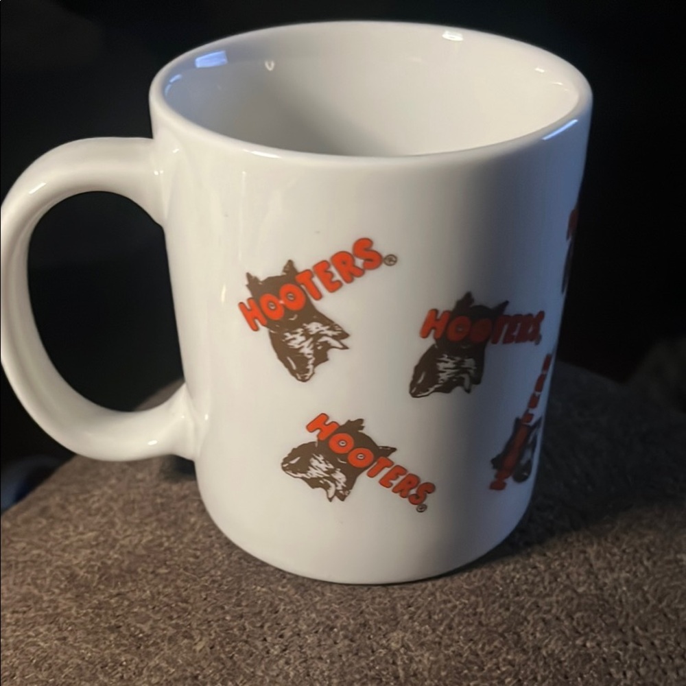 Hooters coffee mug